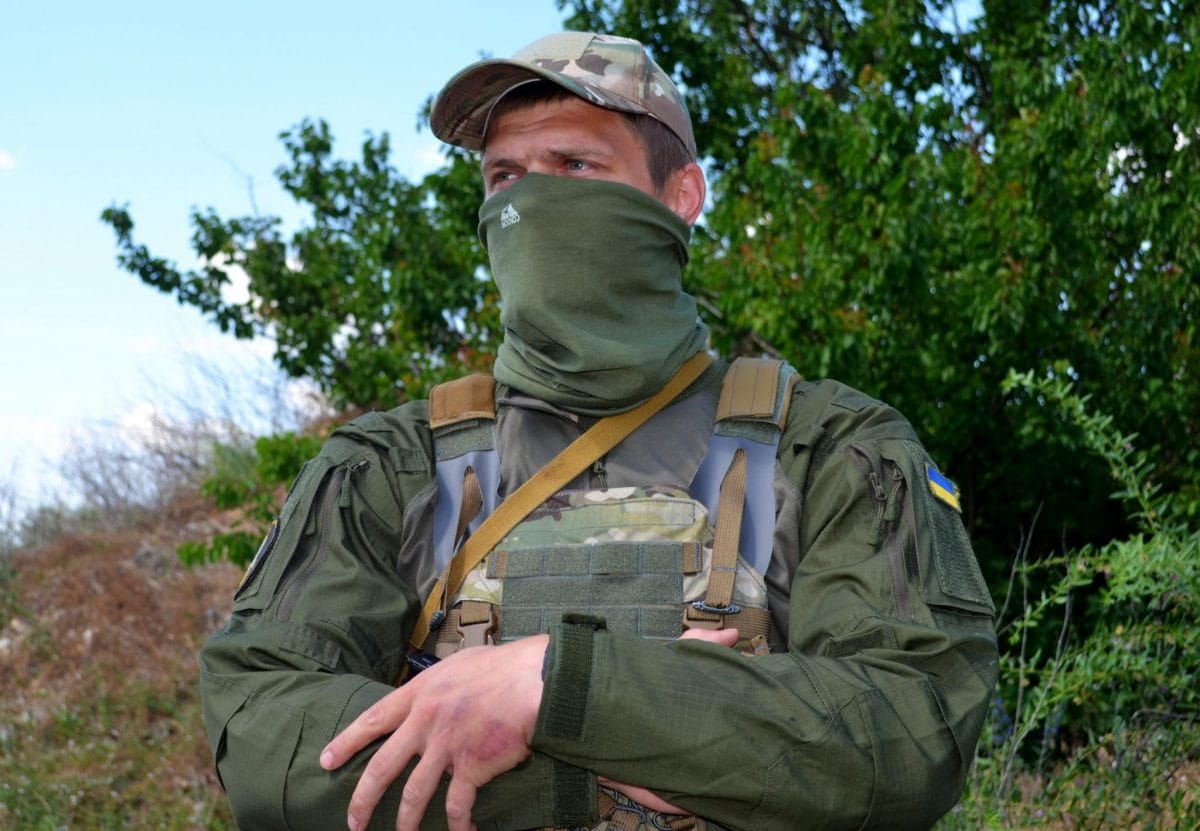 Збитий ракетою рф під час штурму Миколєва екіпаж Мі-8 вижив завдяки рішучим діям командира і допомозі фермера