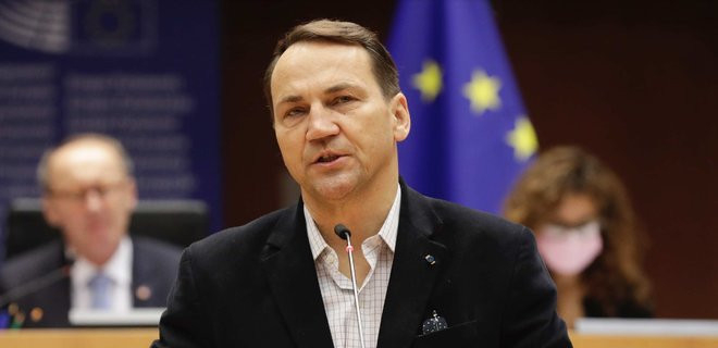 Запад имеет право подарить Украине ядерные боеголовки, – заявил польский депутат Европарламента. МИД рф обвинил его в попытке ядерного передела мира