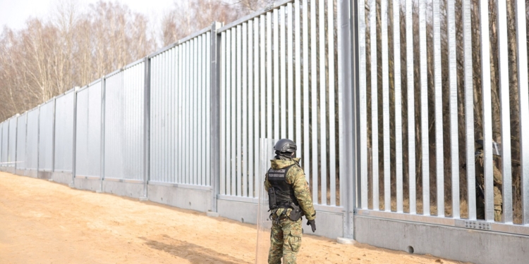Польша закончила строить стену на границе с Беларусью. Все параметры, как выглядит (ФОТО, ВИДЕО)