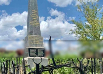 В Миколаєві росіяни під час бомбардувань поцілили у братську могилу воїнів-визволителів міста від фашистських загарбників (ФОТО)