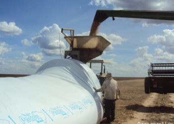 В Украину уже плывет первая партия полиэтиленовых рукавов – мобильных зернохранилищ (ФОТО)