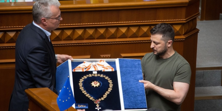 Зеленський отримав найвищу державну нагороду Литовської Республіки (ФОТО)