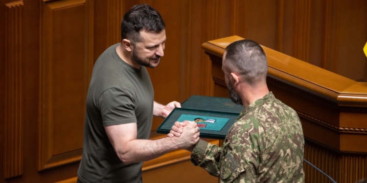 Для сильних людей за сильні вчинки: 20 військовослужбовців отримали «Хрест бойових заслуг» (ФОТО)