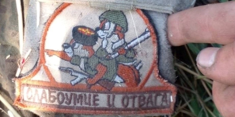 “Слабоумие и отвага”: десантники показали шеврони знищених окупантів (ФОТО)