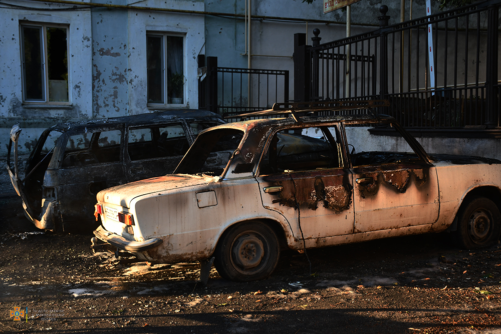 Наслідки ранкової атаки російських окупантів по Миколаєву – численні пожежі, влучання в 2 лікарні, 4 людини поранено (ФОТО) 1