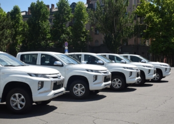 Миколаївські захисники отримали десять нових позашляховиків (ФОТО)