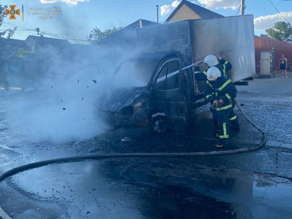 За добу на Миколаївщині з 11 пожеж одна – через ворожі обстріли (ФОТО, ВІДЕО) 2