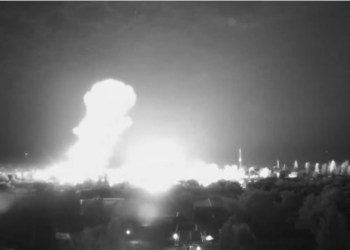 Російські окупанти розбомбили в Миколаєві склад гуманітарної допомоги – Кім (ВІДЕО)