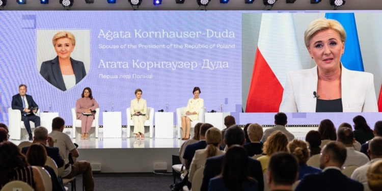 На Саміті перших леді і джентльменів зібрали 120 млн.грн. на «швидкі допомоги» (ФОТО)