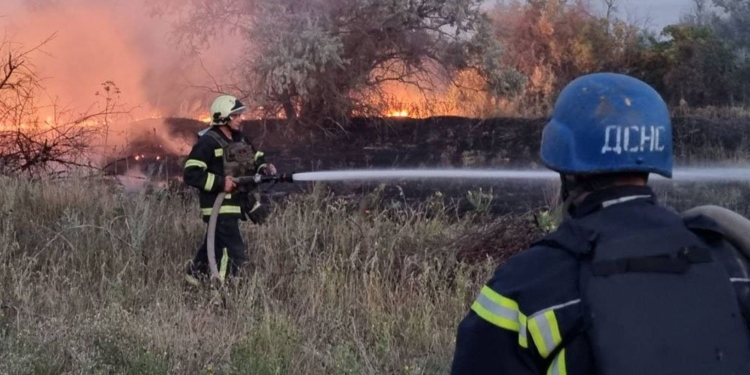 З 24 пожеж на Миколаївщині за добу майже половина – через російські обстріли (ФОТО)