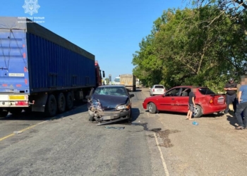 В ДТП на в’їзді до Миколаєва постраждали водій та пасажир легковика (ФОТО)