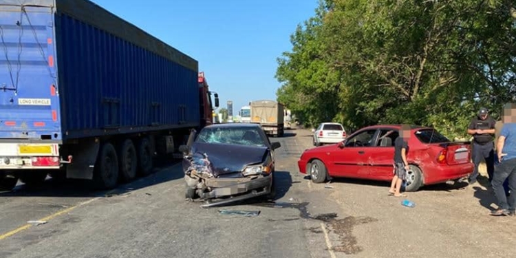 В ДТП на в’їзді до Миколаєва постраждали водій та пасажир легковика (ФОТО)