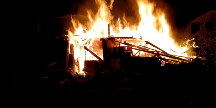 З 19 пожеж на Миколаївщині за добу 8 виникли через російські обстріли (ФОТО)