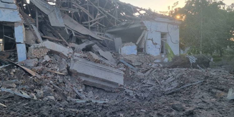 Наслідки ракетної атаки по Миколаєву в ніч на День української державності: зруйновано навчальний заклад та склад (ФОТО)