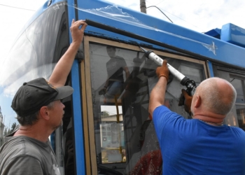 «Миколаївелектротранс» почав відновлювати пошкоджені російськими обстрілами тролейбуси (ФОТО)