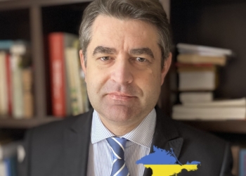 Посла України у Чехії Євгена Перебийніса тепло проводили у відставку – з найвищою нагородою чеського прем’єр-міністра