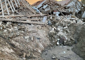 Наслідки вечірнього обстрілу Миколаєва: значно пошкоджено 3 приватних будинки, поранена жінка (ФОТО)