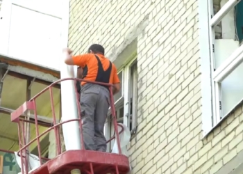 Наслідки ракетних ударів по Миколаєву та області: в обласному центрі пошкоджені вікна в 7 багатоповерхівках, є легкопоранені, в Баштанці ракета влучила у сир завод (ВІДЕО)