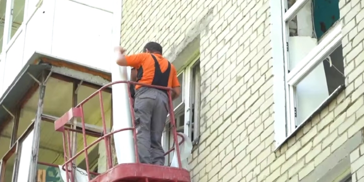 Наслідки ракетних ударів по Миколаєву та області: в обласному центрі пошкоджені вікна в 7 багатоповерхівках, є легкопоранені, в Баштанці ракета влучила у сир завод (ВІДЕО)