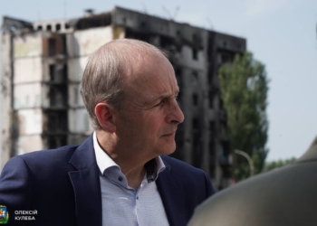 Прем’єр-міністр Ірландії вперше в Україні – він вже побував у Бородянці, Бучі й Ірпені (ФОТО)