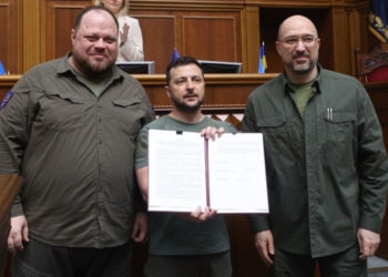 Зеленський, Шмигаль і Стефанчук підписали Спільну заяву щодо стратегічної мети України – повноцінного членства в ЄС (ВІДЕО)