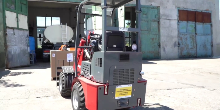 Миколаїв отримав сучасну техніку для робіт з відновлення інфраструктури (ВІДЕО)