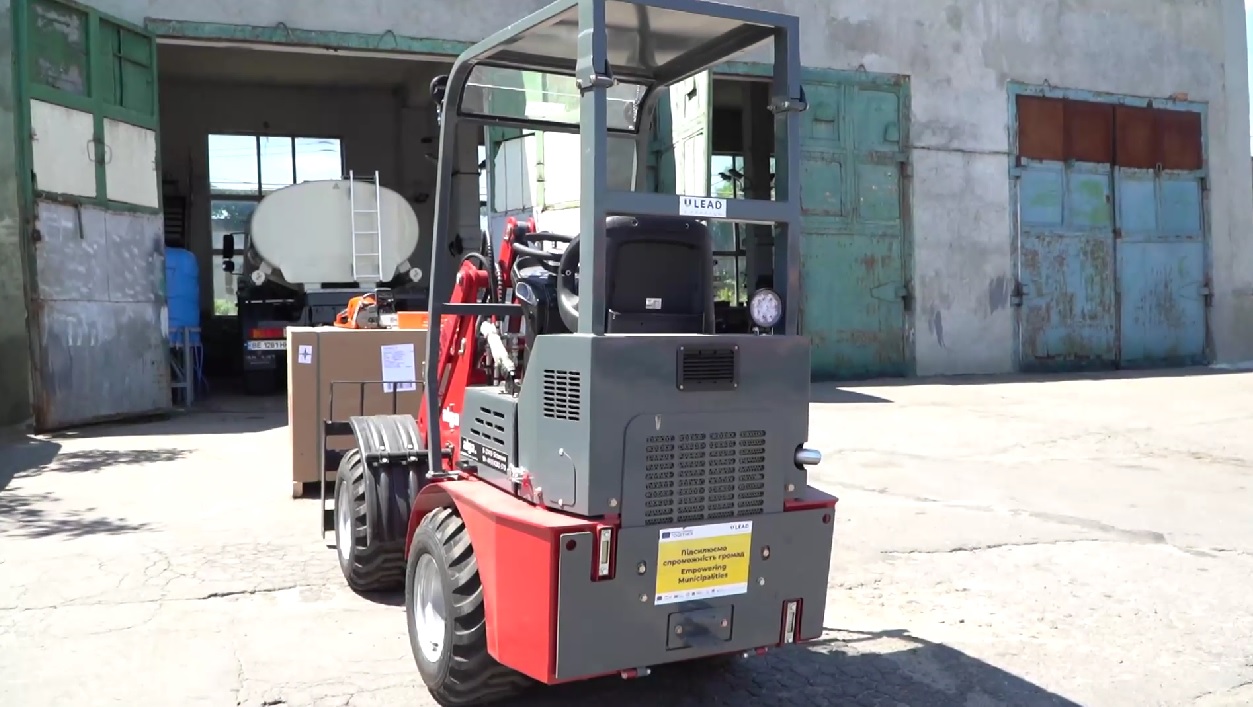 Миколаїв отримав сучасну техніку для робіт з відновлення інфраструктури (ВІДЕО)