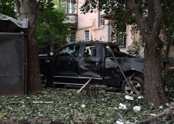 Наслідки ранкової атаки російських окупантів по Миколаєву – численні пожежі, влучання в 2 лікарні, 4 людини поранено (ФОТО)