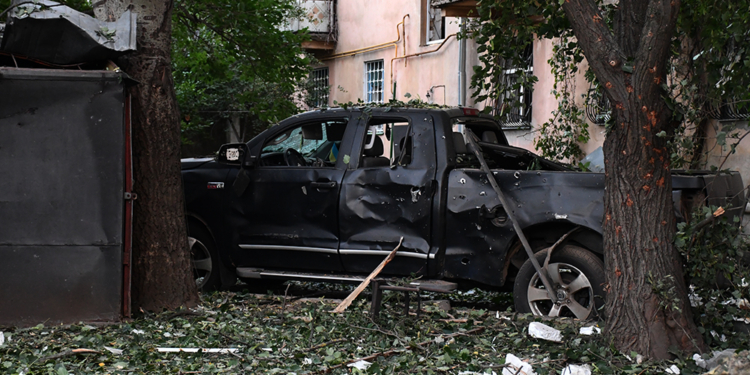 Наслідки ранкової атаки російських окупантів по Миколаєву – численні пожежі, влучання в 2 лікарні, 4 людини поранено (ФОТО)