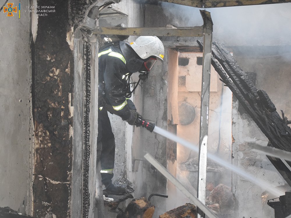 Через нічну та ранкову атаки росіян на Миколаїв спалахнуло 8 пожеж – ДСНС (ФОТО, ВІДЕО) 21