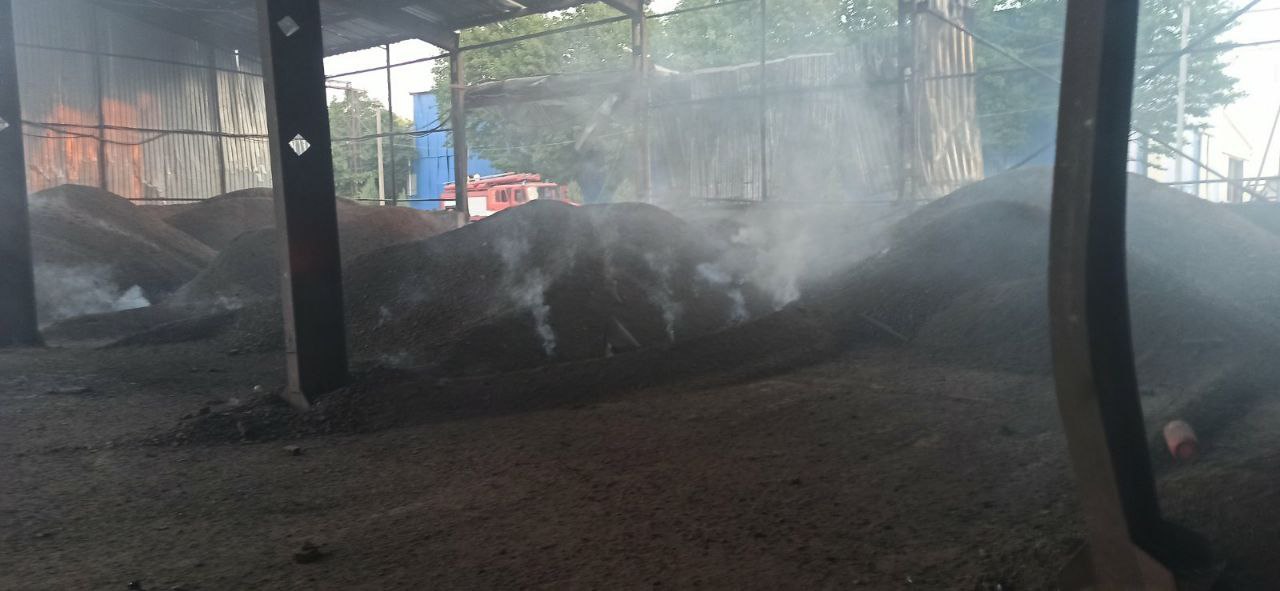 Наслідки ракетної атаки по Миколаєву в ніч на День української державності: зруйновано навчальний заклад та склад (ФОТО)