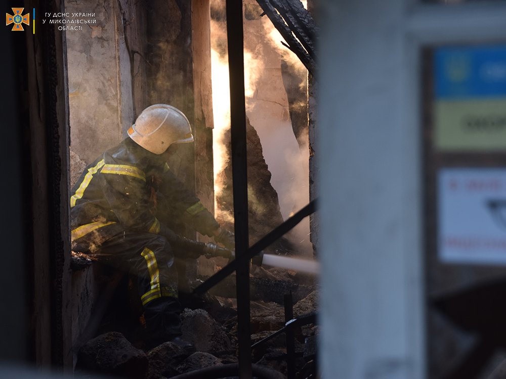 Через нічну та ранкову атаки росіян на Миколаїв спалахнуло 8 пожеж – ДСНС (ФОТО, ВІДЕО) 23