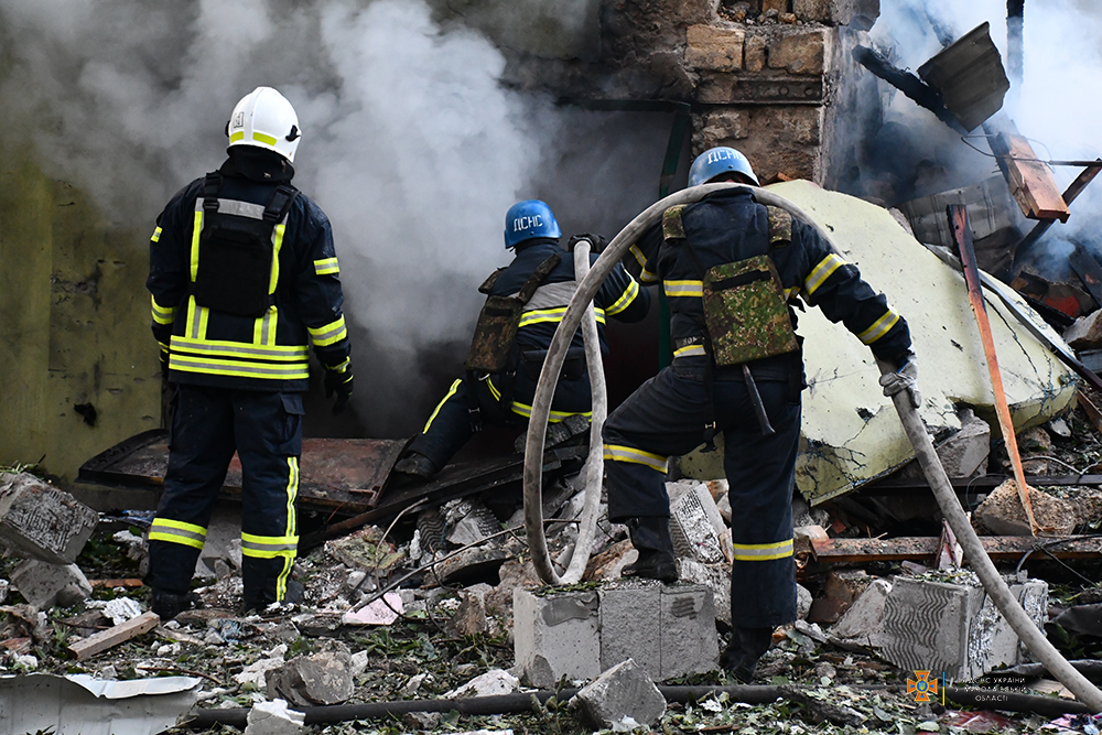 Наслідки ранкової атаки російських окупантів по Миколаєву – численні пожежі, влучання в 2 лікарні, 4 людини поранено (ФОТО) 25