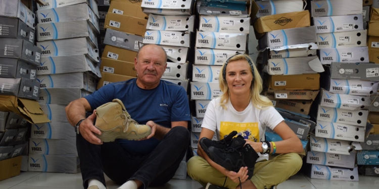 Ганна Замазєєва: придбали 1000 пар взуття для наших бійців ЗСУ! (ФОТО, ВІДЕО)