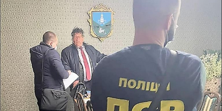 Селищний голова Первомайської громади пішов під суд – за вимагання 20 тис.грн. хабара