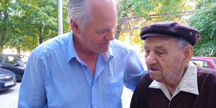 Під звуки повітряної тривоги житель Миколаєва Георгій Дмитрієнко відзначив сторічний ювілей (ФОТО)