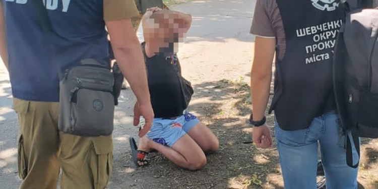 СБУ викрила ділків, які «видавали» українські паспорти російським диверсантам (ФОТО)