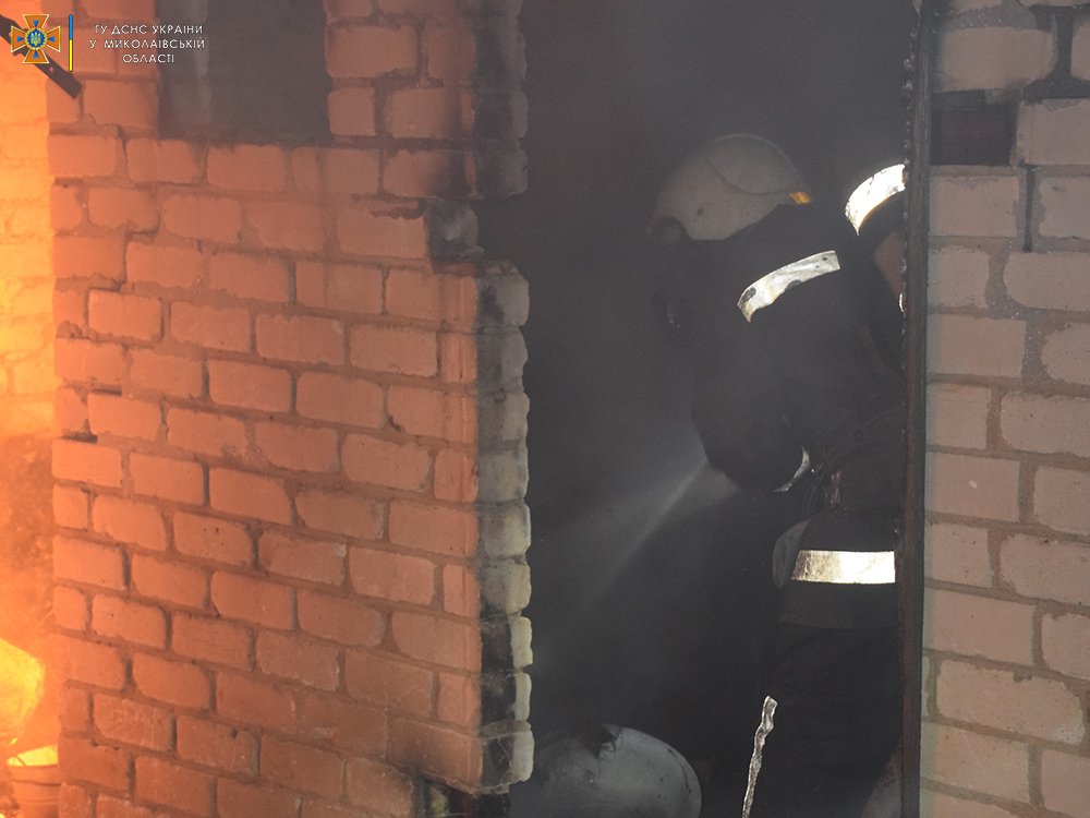 Через нічну та ранкову атаки росіян на Миколаїв спалахнуло 8 пожеж – ДСНС (ФОТО, ВІДЕО) 3