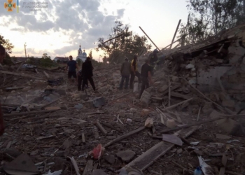 Пожежі через обстріли на Миколаївщині – дві в Миколаєві, поле з ячменем у Миколаївському районі. Підтверджена загибель людини внаслідок ракетної атаки у Нечаяному (ФОТО)