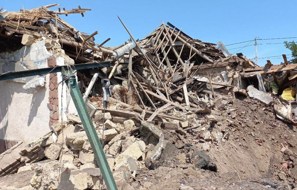 Пошкоджено 2 приватних підприємства, є зруйновані вщент приватні будинки – мер Миколаєва показав наслідки сьогоднішнього ракетного обстрілу міста (ФОТО) 3