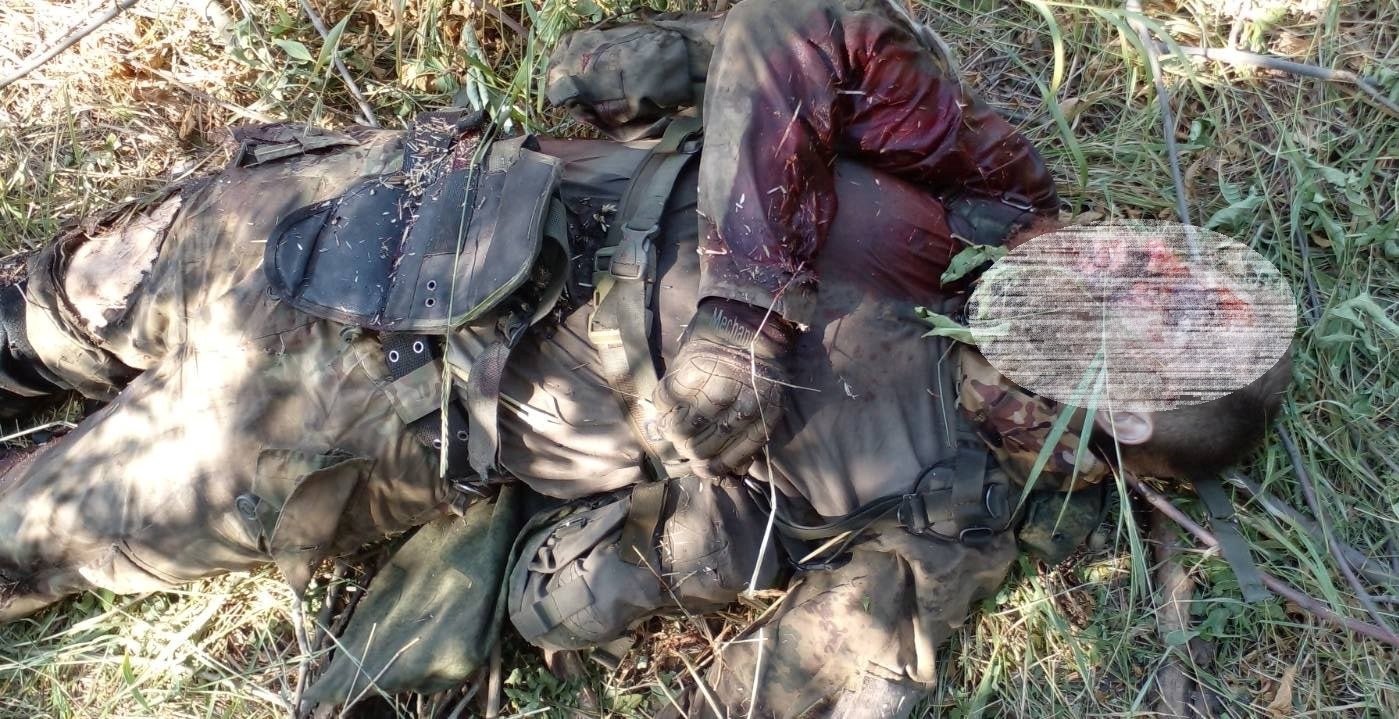 “Слабоумие и отвага”: десантники показали шеврони знищених окупантів (ФОТО)