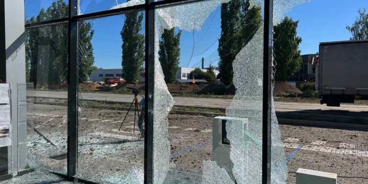 Мер Миколаєва показав наслідки сьогоднішнього нічного обстрілу окупантами (ФОТО)