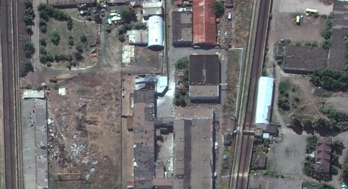 Масове вбивство полонених “азовців”: оприлюднені  супутникові фото бараку в Оленівці