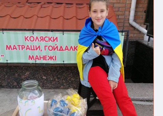 10-річна Аліса продає печиво з передбаченнями, щоб допомогти захисникам Миколаєва