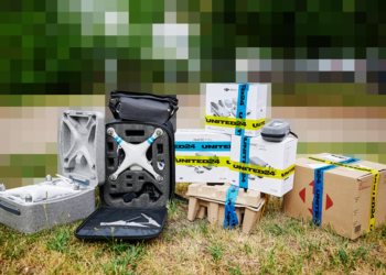 12-летняя девочка из Николаева отдала свой коптер в “Армію дронів”