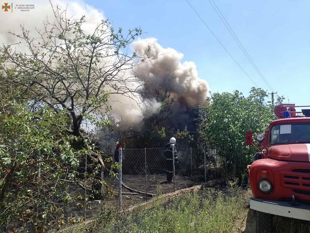 Із 12 пожеж за добу на Миколаївщині половина була викликана россйськими обстрілами 10