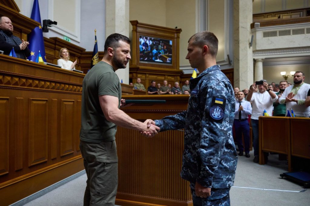 Для сильних людей за сильні вчинки: 20 військовослужбовців отримали «Хрест бойових заслуг» (ФОТО) 12