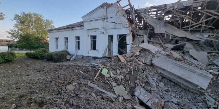 Наслідки ракетної атаки по Миколаєву в ніч на День української державності: зруйновано навчальний заклад та склад (ФОТО)