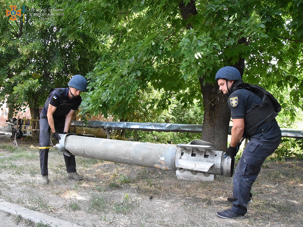 За добу на Миколаївщині з 22 пожеж дві виникли через російські обстріли (ФОТО) 8