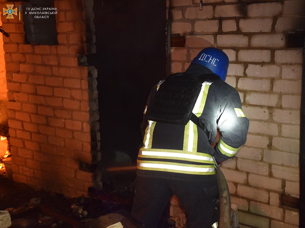 Через нічну та ранкову атаки росіян на Миколаїв спалахнуло 8 пожеж – ДСНС (ФОТО, ВІДЕО) 7